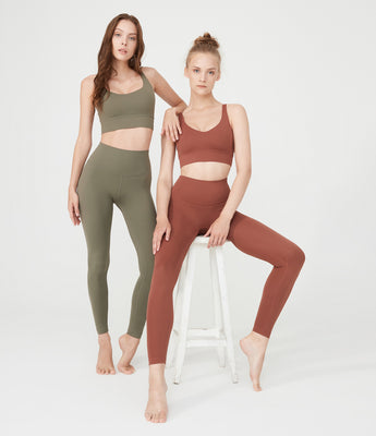 LEGGINGS | Spica 
The soft and durable fabric will provide you maximum comfort during your workouts.
