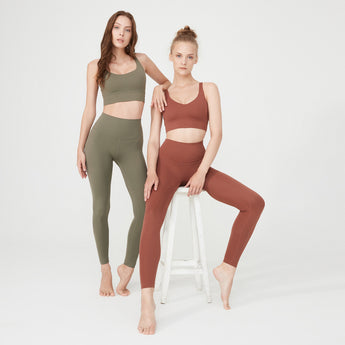 LEGGINGS | Spica 
The soft and durable fabric will provide you maximum comfort during your workouts.